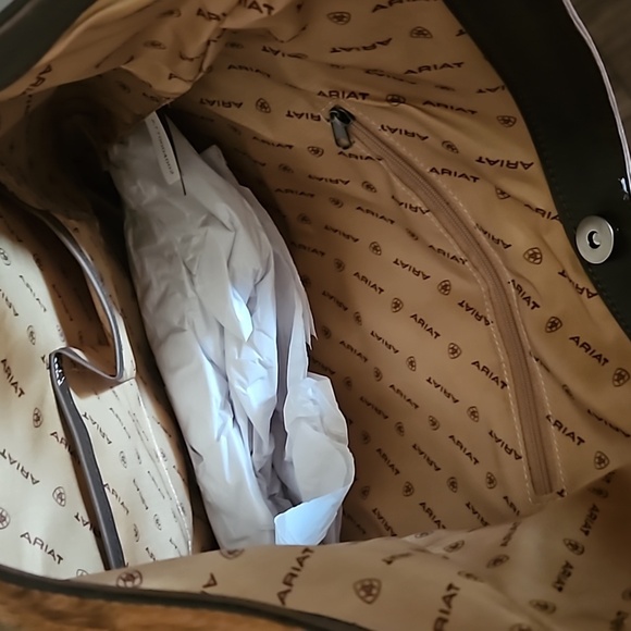 NEW! ARIAT Nashville Genuine Leather Calf Hair Fringe Accent Shoulder Bag Purse. - Picture 7 of 12